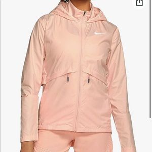Nike Women's Essential hooded Jacket